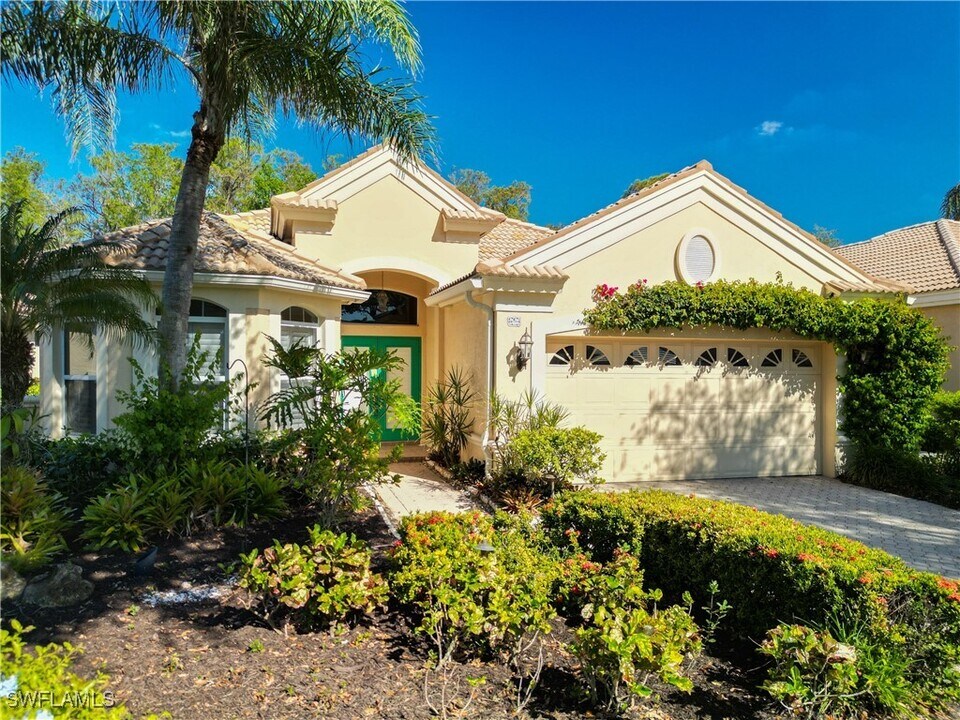 9190 Troon Lakes Dr in Naples, FL - Building Photo