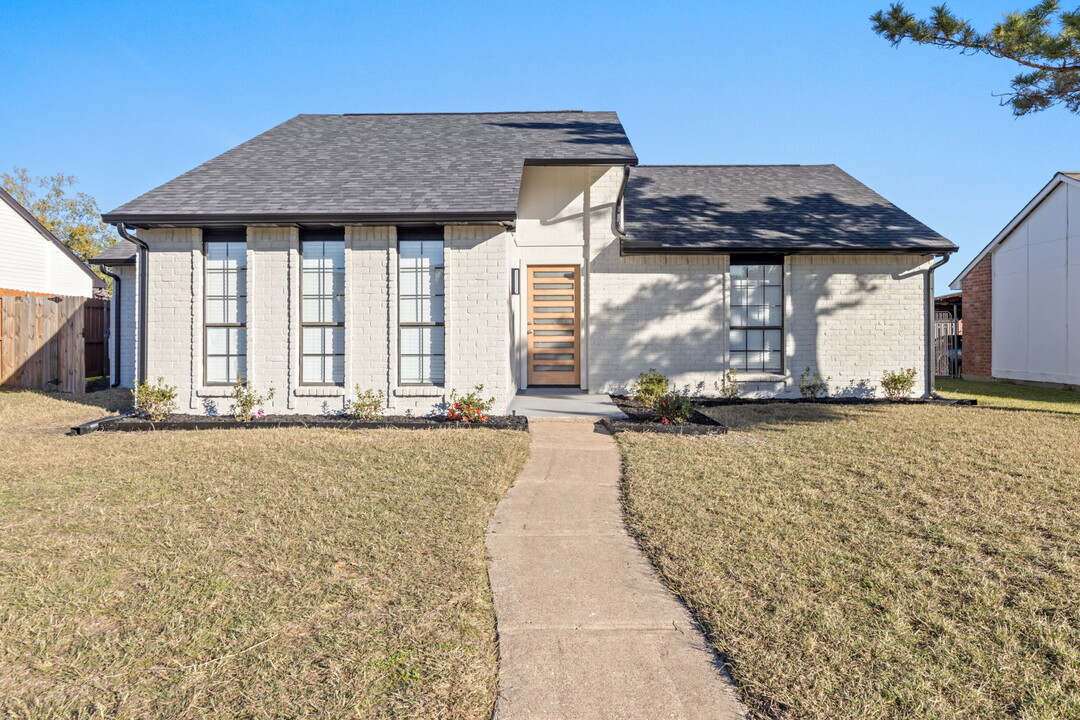 2717 Poplar Trail in Garland, TX - Building Photo