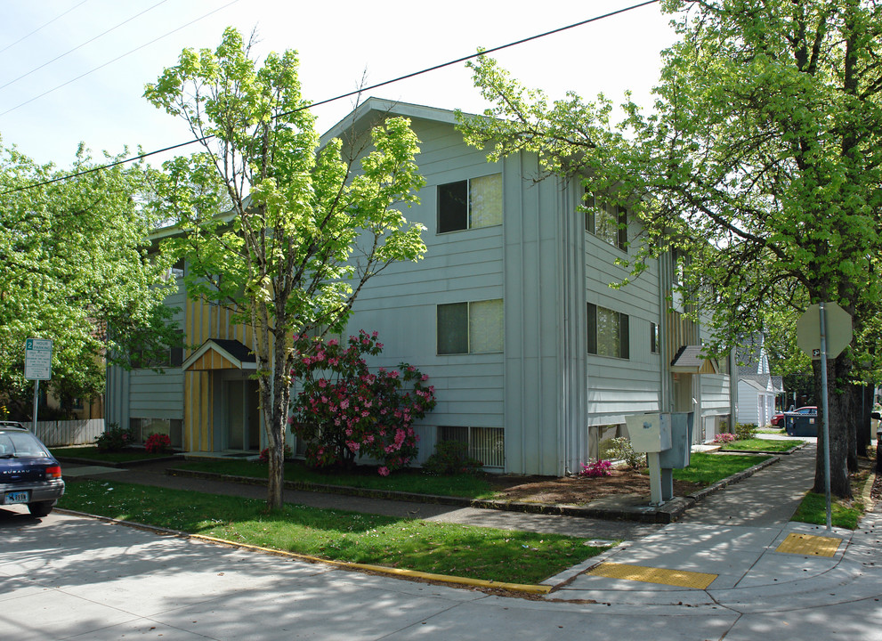 1463 NW Jackson Ave in Corvallis, OR - Building Photo