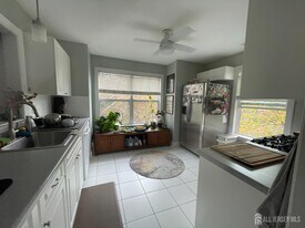 112 Central Ave in Metuchen, NJ - Building Photo