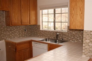 96 Flor De Sol, Unit NA in Rancho Santa Margarita, CA - Building Photo