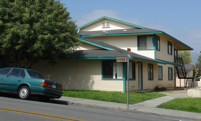 109 S. Poe St in Lake Elsinore, CA - Foto de edificio - Building Photo