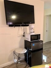 6890 Liberty St in Hollywood, FL - Building Photo - Building Photo