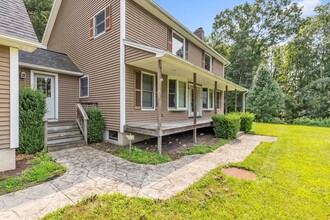 52 Washington Rd in Brimfield, MA - Foto de edificio - Building Photo