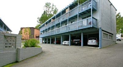 1563 Lincoln Ave in San Rafael, CA - Foto de edificio - Building Photo