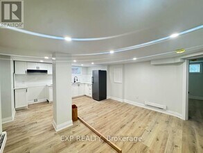 952 Main St E in Hamilton, ON - Building Photo - Building Photo