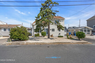 206 San Fernando Dr in Lavallette, NJ - Building Photo - Building Photo