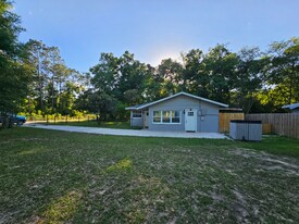 19645 SW Lark Dr in Dunnellon, FL - Building Photo