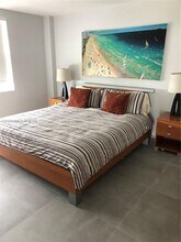 9195 Collins Ave, Unit 402 in Surfside, FL - Foto de edificio - Building Photo