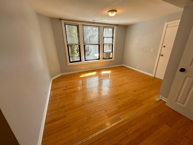 2606 W Le Moyne St in Chicago, IL - Building Photo - Building Photo