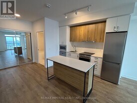 30 Upper Mall Wy in Vaughan, ON - Building Photo