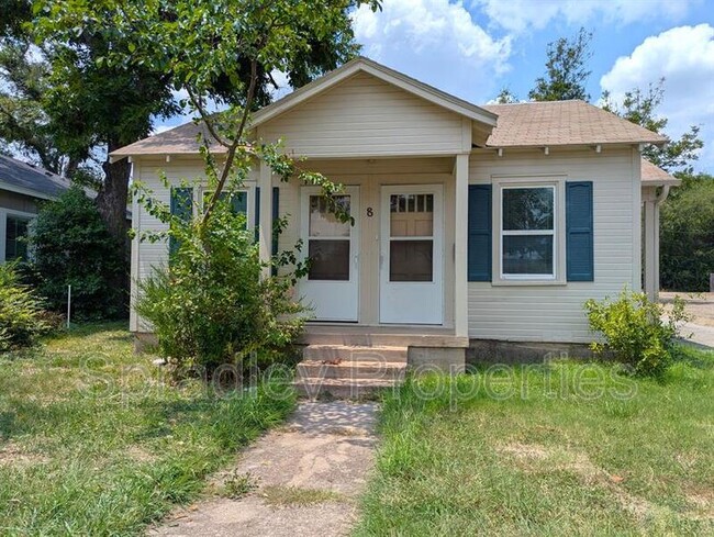 8 N 25th St in Temple, TX - Foto de edificio - Building Photo