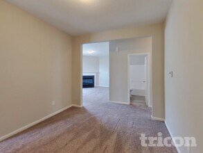 12675 Old Pond Rd in Noblesville, IN - Foto de edificio - Building Photo