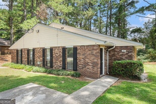 3045 Sonya Ln in Snellville, GA - Building Photo