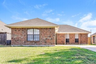 308 Southlake Dr in Forney, TX - Building Photo