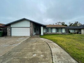 1135 Amberwood Ln in Turlock, CA - Building Photo