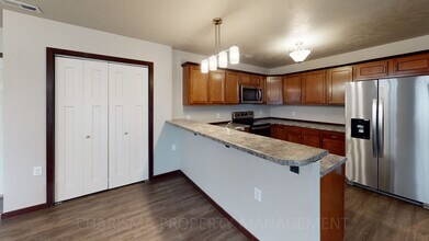 290 Vernon Dr in Harrisburg, SD - Building Photo - Building Photo