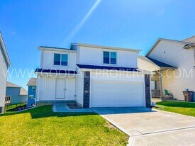 216 Maple Ave in Norwalk, IA - Building Photo