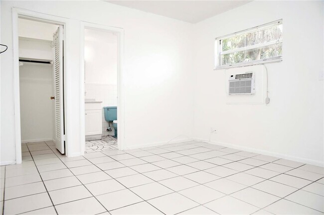 4051 N Ocean Dr, Unit 5 in Fort Lauderdale, FL - Building Photo - Building Photo
