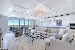 13915 Old Coast Rd in Naples, FL - Building Photo