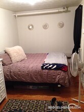 1589 Beacon St, Unit B in Brookline, MA - Foto de edificio - Building Photo