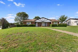 1020 Hillcrest Dr in Desoto, TX - Building Photo - Building Photo