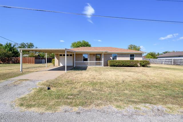 2020 Walker St in Granbury, TX - Building Photo