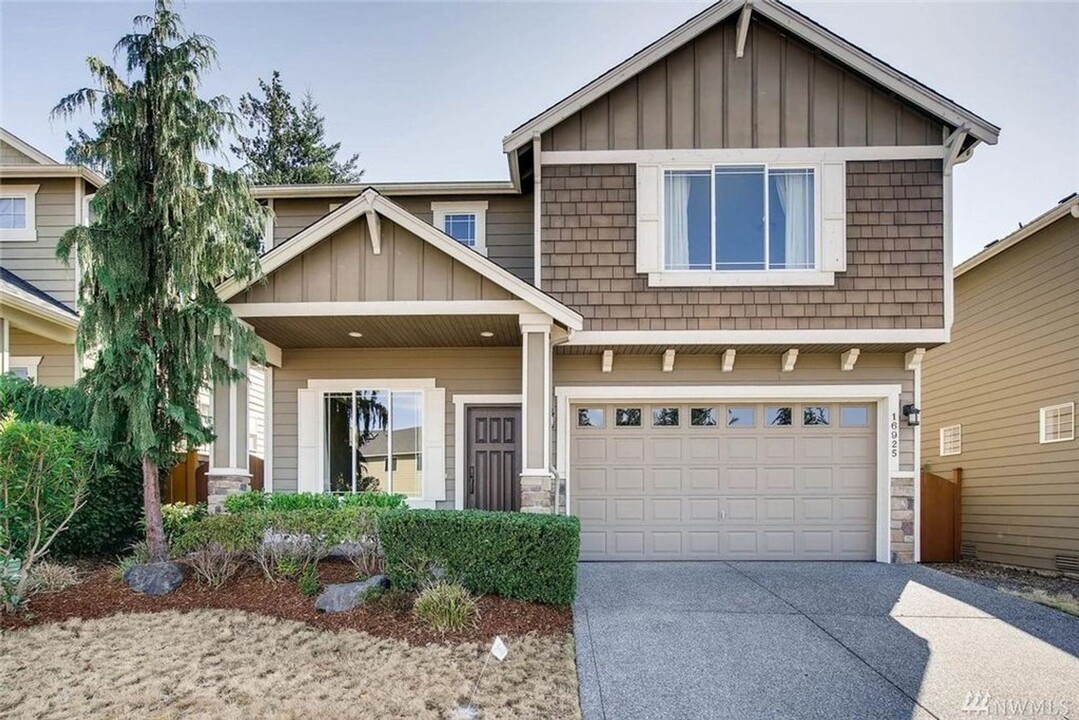 16925 16th Dr SE in Mill Creek, WA - Foto de edificio