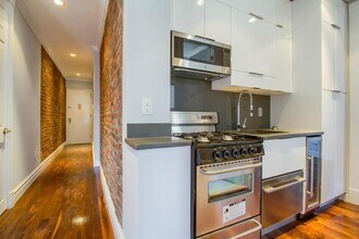 334 E 6th St in New York, NY - Building Photo - Building Photo
