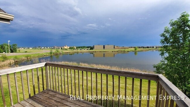 2 Bed 2 Bath Townhouse with a View in West in Sioux Falls, SD - Building Photo - Building Photo