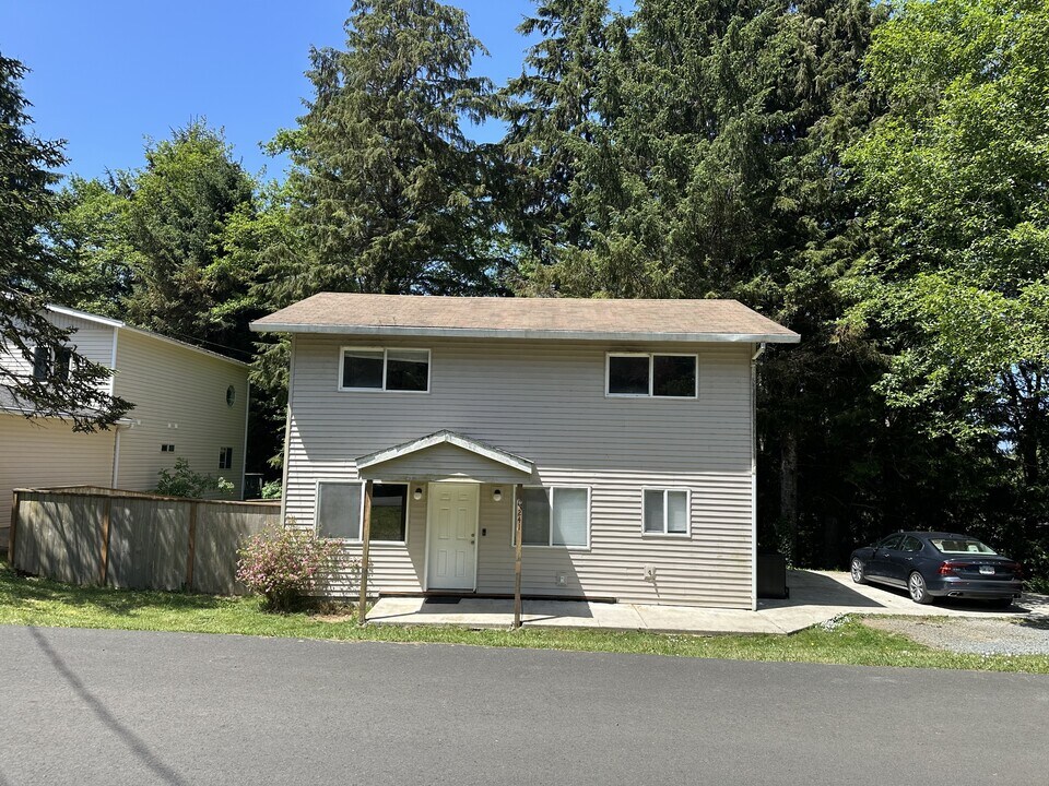 241 S Quadrant St in Rockaway Beach, OR - Building Photo
