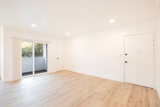 1235 N Ogden Dr in West Hollywood, CA - Building Photo - Building Photo