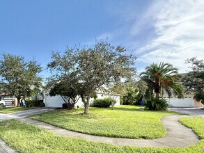 854 Addison Dr NE in St. Petersburg, FL - Building Photo - Building Photo