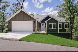 24 S Cheshnut Dr in Bella Vista, AR - Building Photo