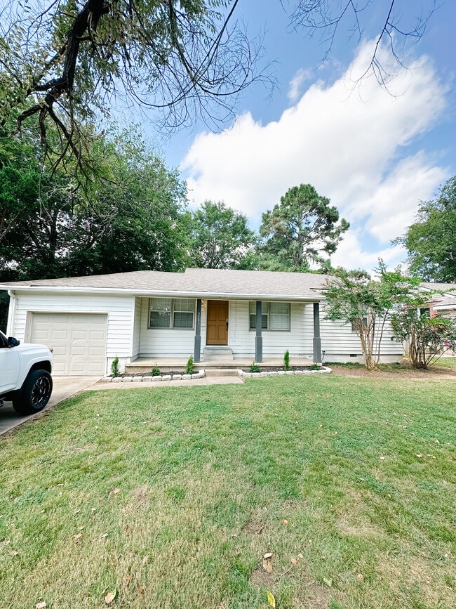 3741 E 2nd St in Tulsa, OK - Building Photo - Building Photo