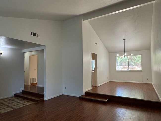 1621 Wagner Heights Rd in Stockton, CA - Building Photo - Building Photo