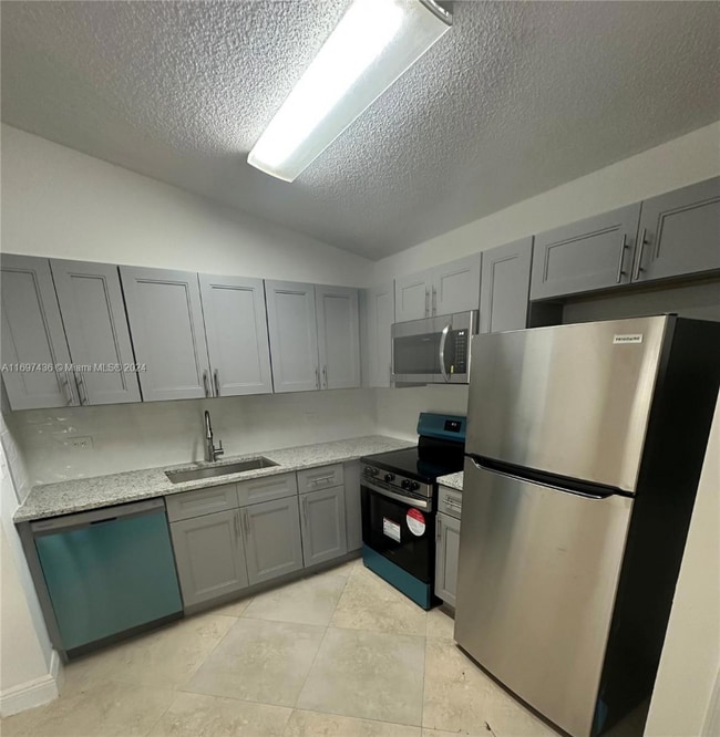 3700 N 56th Ave in Hollywood, FL - Building Photo - Building Photo