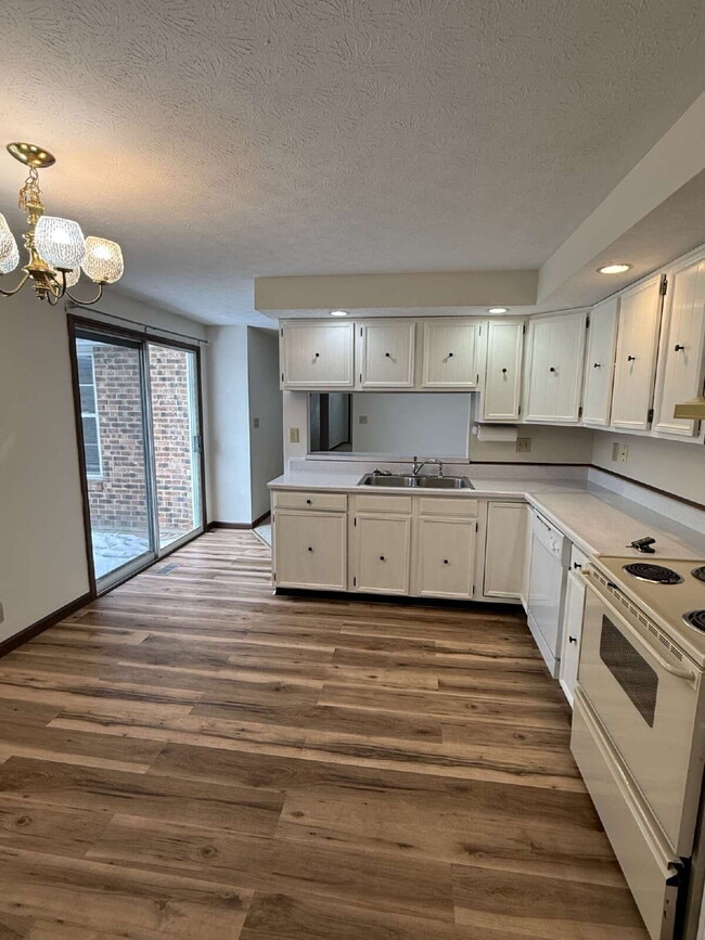 property at 162 Viking Ct