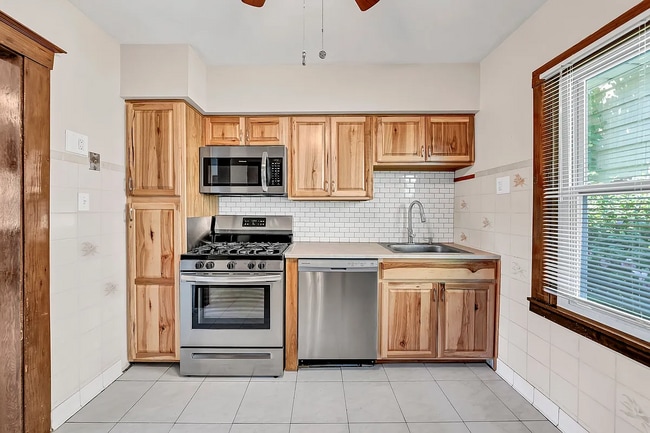 238 Crestwood Ave, Unit Lower