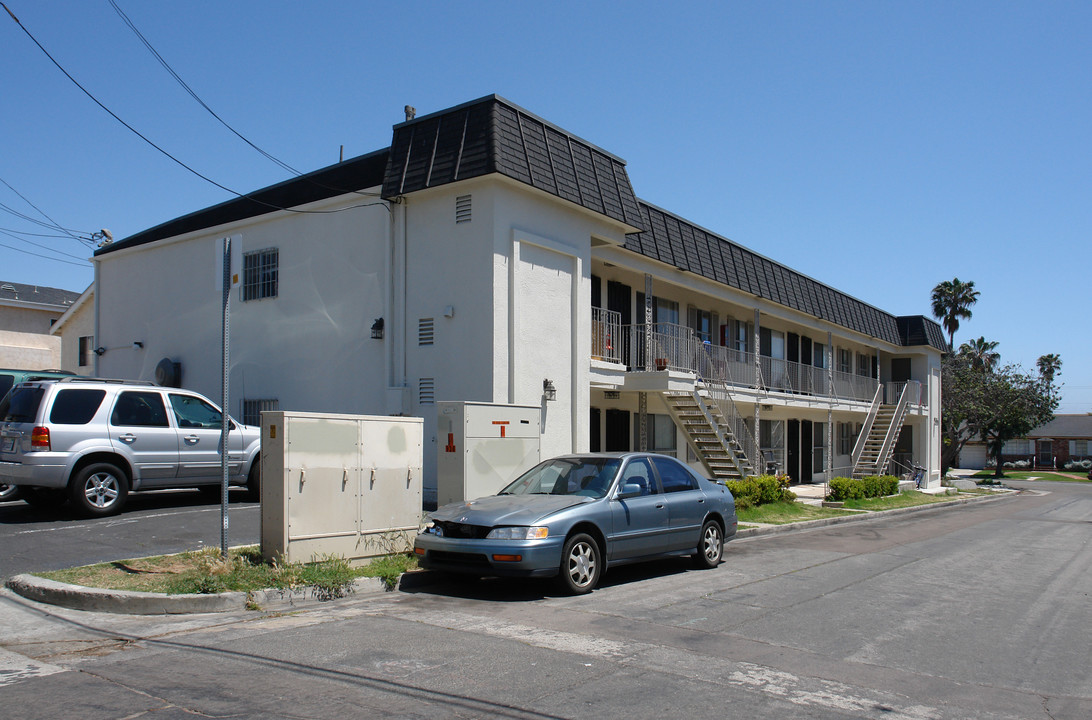 936 Loring St in San Diego, CA - Foto de edificio