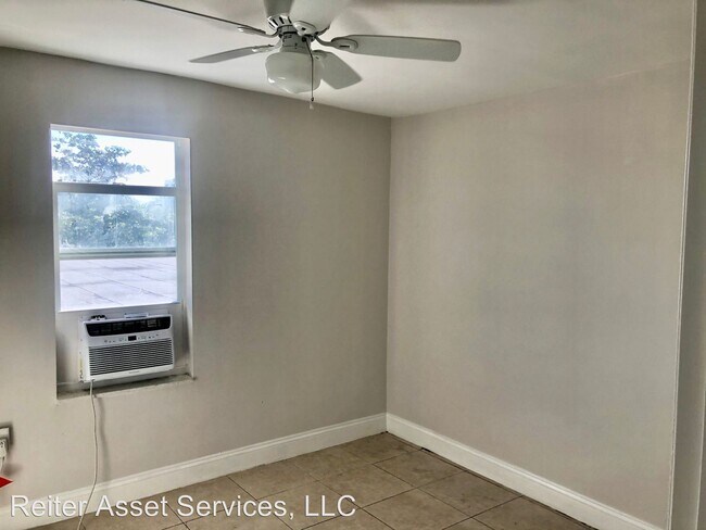 1186 NW 103rd St in Miami, FL - Building Photo - Building Photo