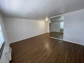 1471 NE 170th St in North Miami Beach, FL - Building Photo - Building Photo