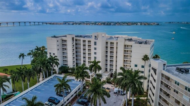 6105 Bahia Del Mar Cir in St. Petersburg, FL - Building Photo - Building Photo