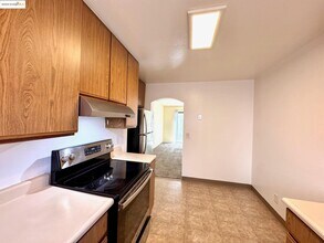 554 Bancroft Ave in San Leandro, CA - Building Photo - Building Photo