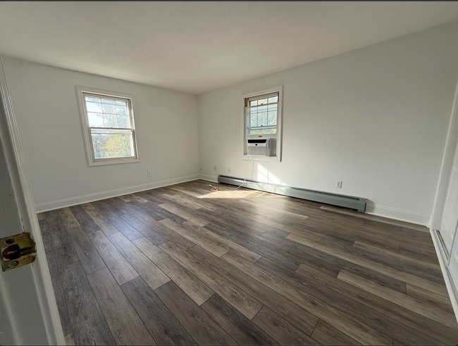 143 E High St in East Hampton, CT - Building Photo - Building Photo