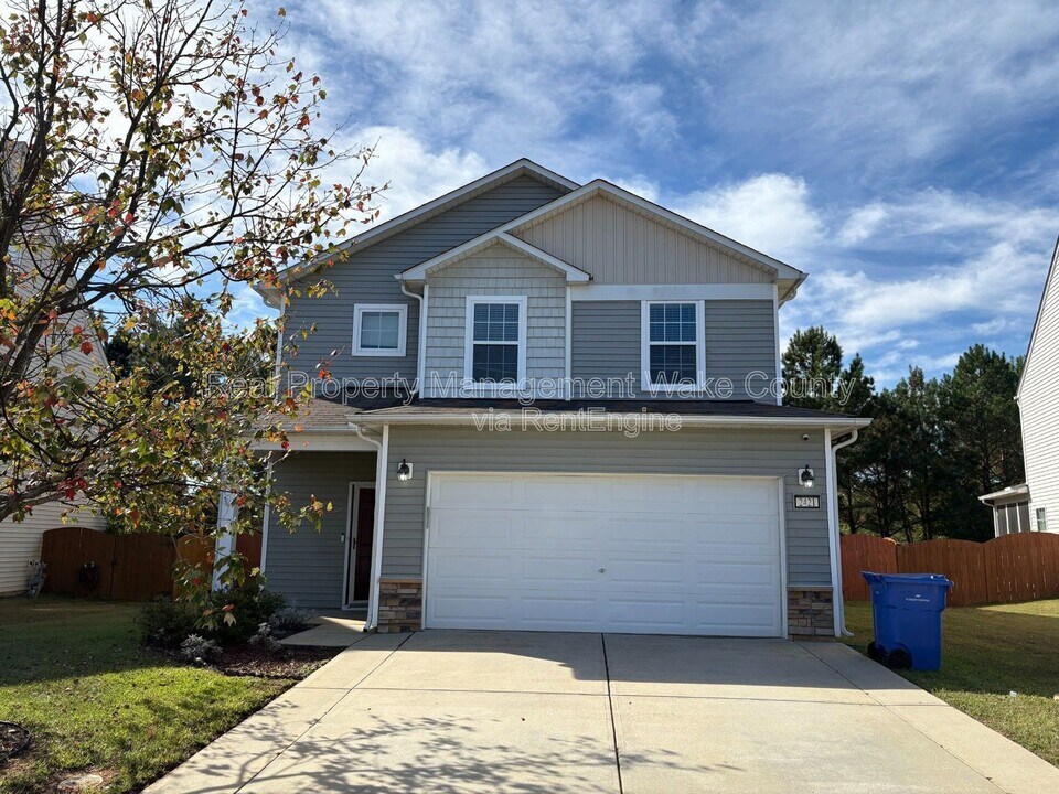 2421 Girvan Dr in Fuquay Varina, NC - Building Photo