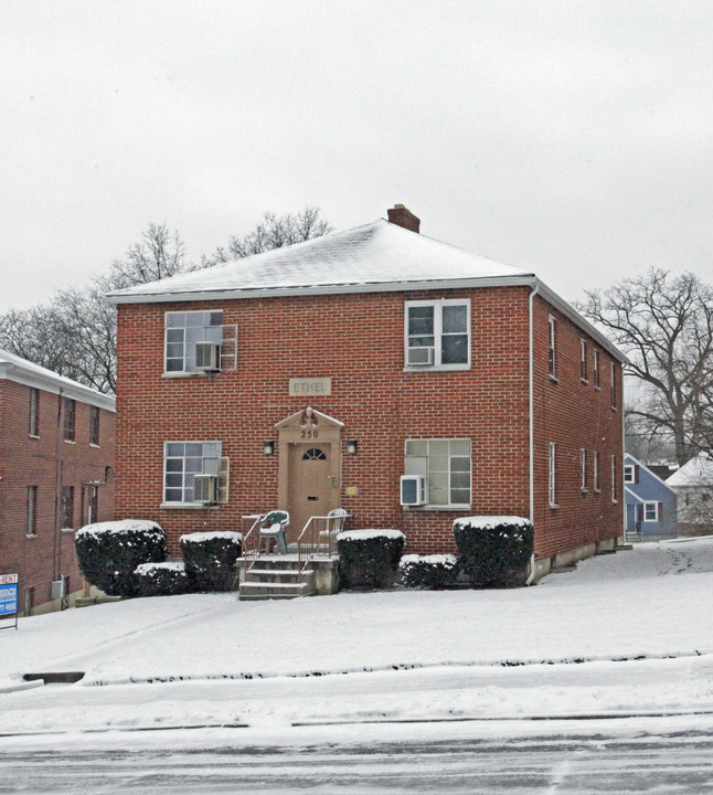 250 Basswood Ave in Dayton, OH - Building Photo