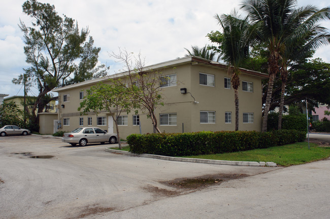 Crespi Apartments in Miami Beach, FL - Building Photo - Building Photo