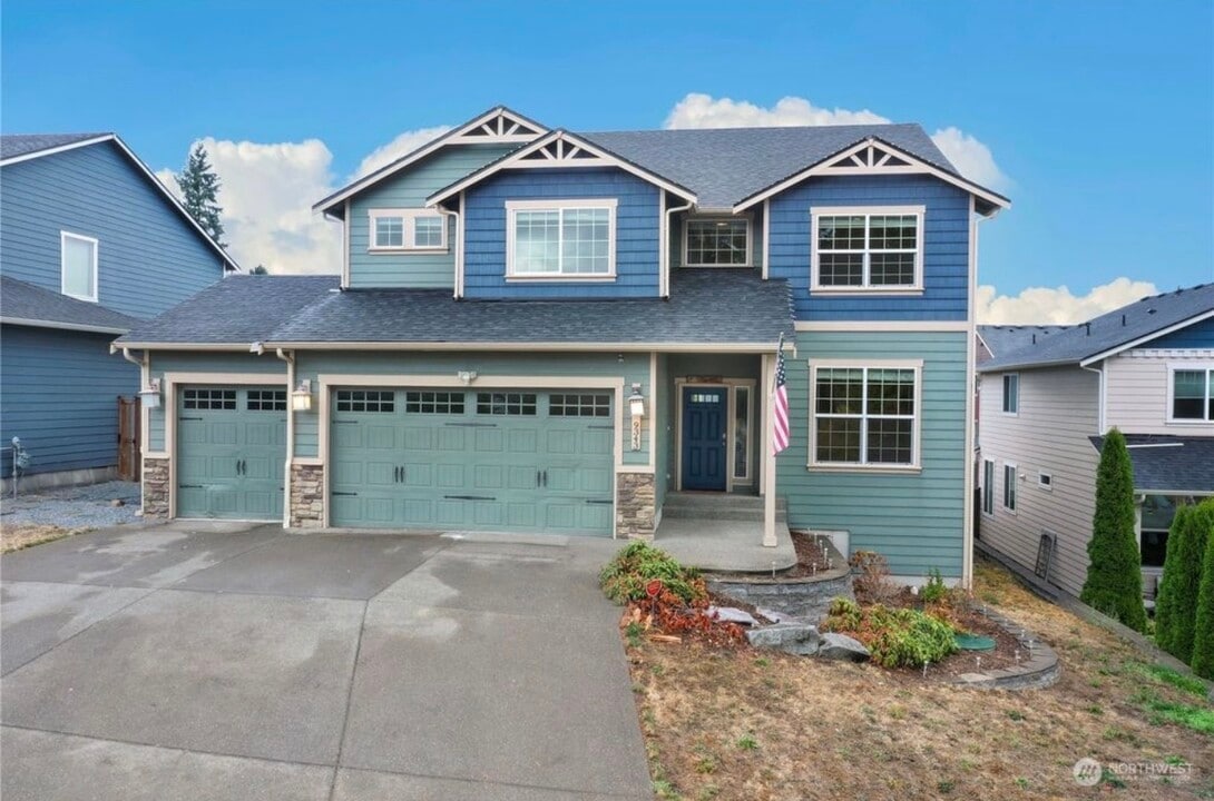 9343 Prairie Wind St SE in Yelm, WA - Building Photo