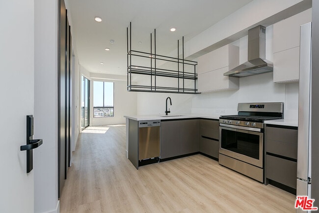 3833 Dunn Dr in Culver City, CA - Building Photo - Building Photo